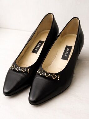 Bally Black Leather Women's Ballet Flat Style Short Heels Size 5 Almond Toe